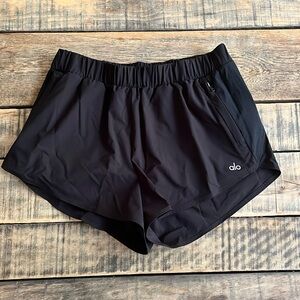 ALO Playmaker Dolphin Shorts size Small